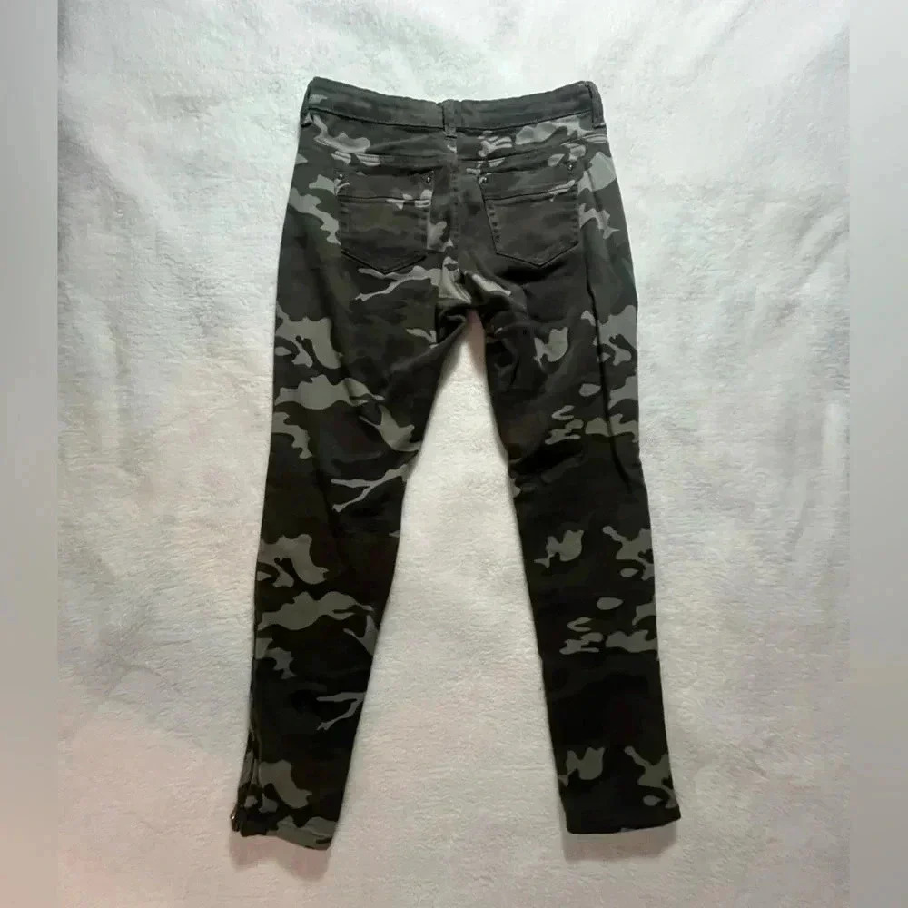 Size: 7 Jean - Picture 4 of 6